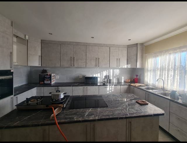 3 BEDROOM HOUSE FOR SALE IN VAALOEWER
